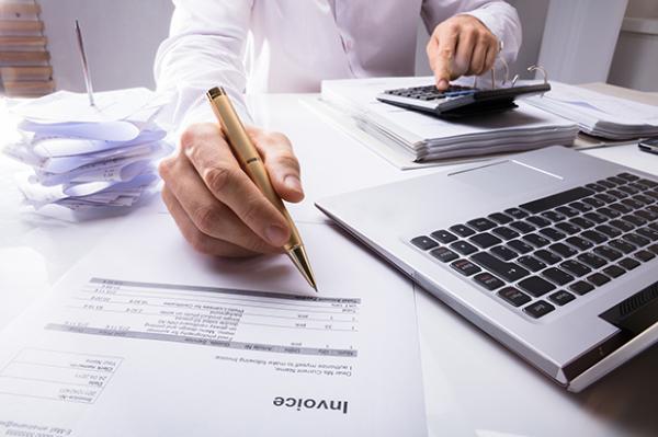CHP Export 184065593 Close up Of Accountant Calculating Invoice Using Calculator And Pen In Office